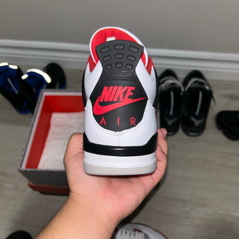 Jordan 4 Fire Red - Picture 9 of 13